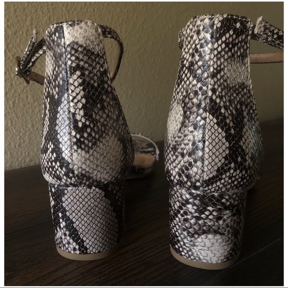 FAUX LEATHER BLOCK HEELED SANDALS - Picture 5 of 8